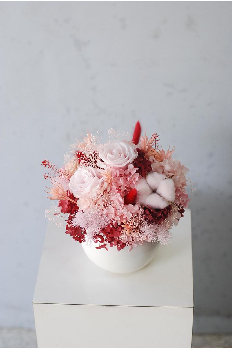 優雅白瓷永生桌花Preserved Flower Arrangement